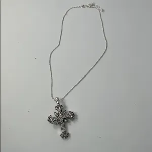 Elegant Silver Cross Pendant Necklace thumbnail 4