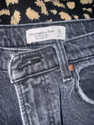 Abercrombie High-Rise Jeans Straight thumbnail 2