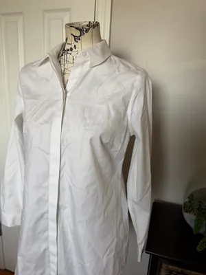 NWOT Chico's 100% Cotton Non Iron White Button Down Shirt minimalist office Sz 0 thumbnail 2