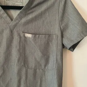 FIGS Graphite Gray Catarina Scrub Top Medical Uniform Women's size XS Nurse Dr thumbnail 4
