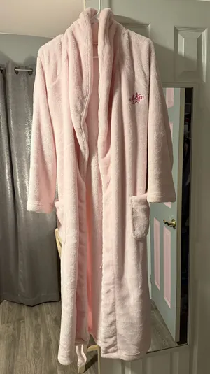 Victoria's Secret Robe thumbnail 1