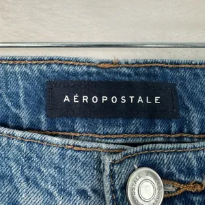 Aeropostale Mom Jeans Medium Wash Distressed Ripped High Rise Denim thumbnail 3