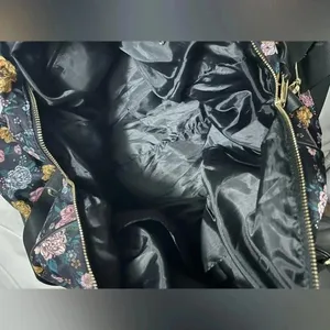 Flower women gym/luggage bag thumbnail 4