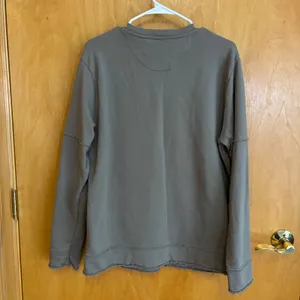 LQD MDM Pocket Crewneck Sweatshirt Gray‎ Womens Medium Raw Hem Detail thumbnail 2