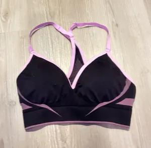 Gymshark sports bra thumbnail 1