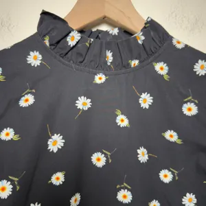 Alice + Olivia Women Cotton Henrietta Daisy Blouse Black Ruffle Bell Sleeve thumbnail 11