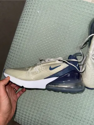 Nike Women's Air Max 270 sneakers sjze 8 thumbnail 2