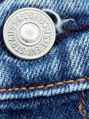 Levi’s Jeans Wedgie Straight Light Wash Distressed Size 26 thumbnail 5