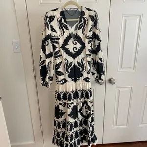 Zara Black & Cream Printed Long Sleeve Midi Dress thumbnail 3