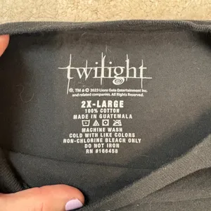 Lions Gate Entertainment Twilight Movie Graphic T-Shirt Size 2XL thumbnail 3