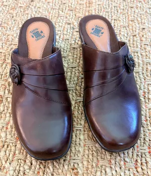 Earth Origins Brown Leather Slip-On Mules 8 thumbnail 1