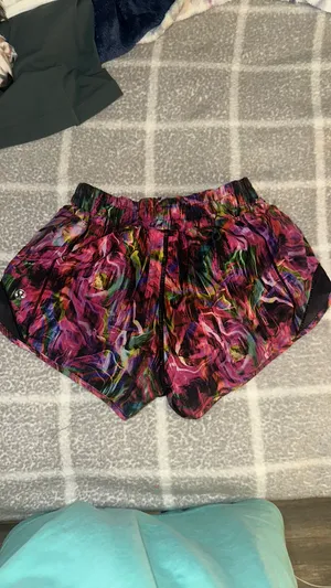 Lululemon Hotty Hot 2.5" Low-Rise thumbnail 2