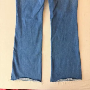 Lucky Brand Sweet Mid Rise Flare Jeans Womens 10/30R Blue Boho Raw Hem Denim thumbnail 8