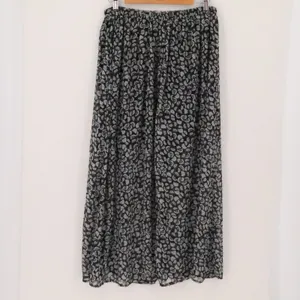 Xhilaration Ditzy Floral Maxi Skirt Womens Size M Black White Boho Sheer Slits Fairy‎ Grunge thumbnail 7