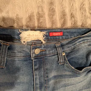 Altar'd State The Bestie Straight Leg Distressed‎ Jeans Blue Medium Wash 11/30 thumbnail 4