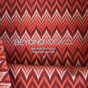 Like New Beyond Yoga High Waisted Midi Leggings Paprika Chevron Size Small thumbnail 7