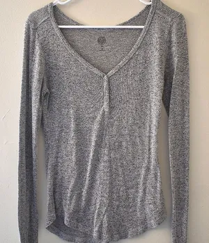 2/$15 S- SO Soft Grey Light Boyfriend V-Neck Flattering Long Sleeved Top‎ thumbnail 1