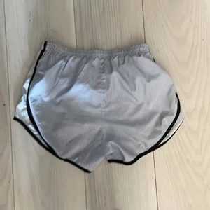 Nike workout shorts thumbnail 3