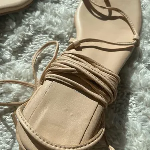 Jeffrey Campbell Agate Leather Low Block Heel Wrap Up Sandals thumbnail 3