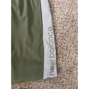 New Balance Green Track Pants Women's Athletic Relaxed Fit Zip Ankle thumbnail 2