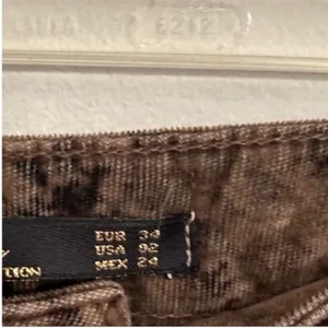 Women’s Zara Brown Black Animal Snake Print Corduroy Pants Jeans Size 2 thumbnail 9