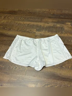 NEW Lauren Ralph Lauren Women’s Large Ivory Flower-Lace Trim Satin Pajama Shorts thumbnail 10