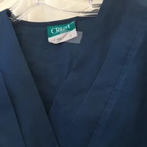 FINAL MARKDOWN Ladies’ Crest Classic Scrub Top (S) thumbnail 4
