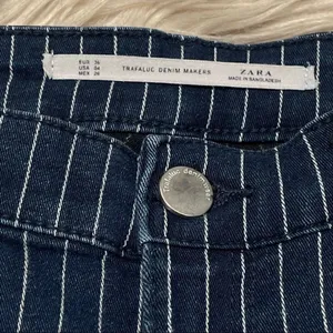 Zara pinstriped torn knee jeans size 4 thumbnail 3