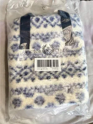 Victorias Secret Pink Sherpa Weekender Duffle‎ Fairisle Blue Nwt thumbnail 1