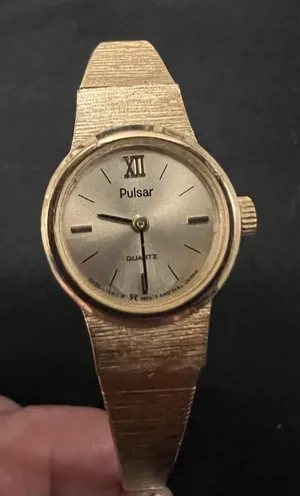 Vintage Gold Tone Ladies Pulsar Round Dainty Thin Watch Minimalist Elegant Chic thumbnail 1
