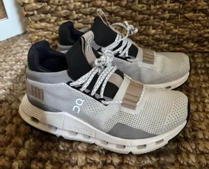 Sneakers thumbnail 1