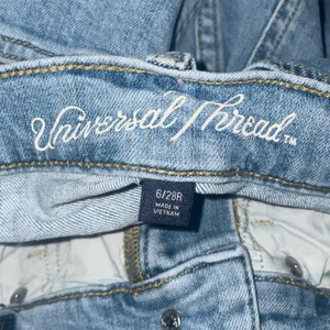 Universal Threads Vintage Straight Button fly Distressed Cropped Jeans thumbnail 8