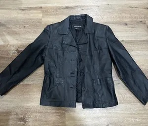 Savannah Black Leather Button thumbnail 1