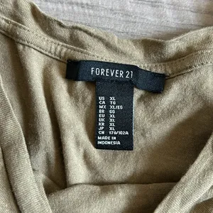 Forever 21 cropped tshirt thumbnail 3