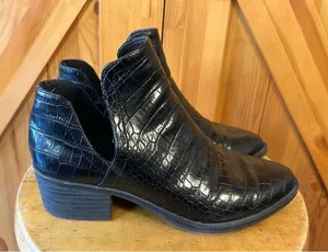 Volatile Women’s Black Croc Ankle Bootie Sz 9 thumbnail 1
