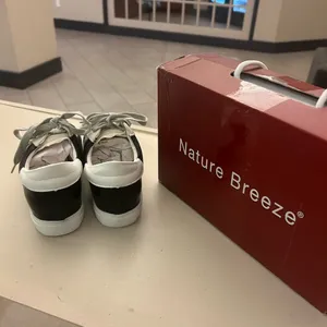 Nature Breeze Monochrome Casual Sneakers Brand NEW!! With box size 6 thumbnail 3