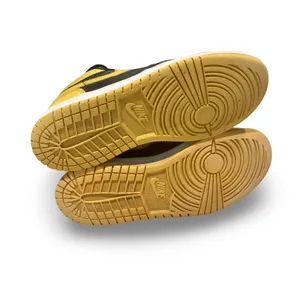 Air Jordan 1 Low SE Big Girls' Shoes thumbnail 7