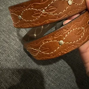 DOCKERS Brown Leather Belt Tooled Floral‎ Silver Tone Buckle Studded Sz M Navajo thumbnail 2