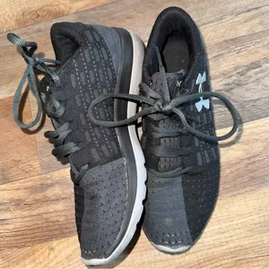 Under Armour Sneakers thumbnail 2