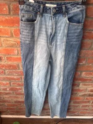 PacSun Women’s 90s Boyfriend Jeans thumbnail 3