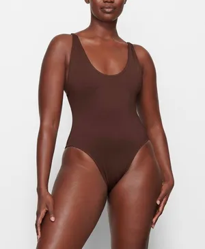SKIMS NWT Scoop Neck One Piece Swimsuit Size Medium In Cocoa thumbnail 1