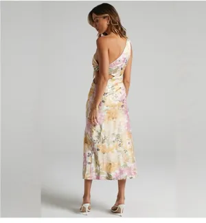Showpo floral dress thumbnail 2