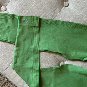 Set Active Green One Shoulder Sports Bra/ Legging Combo Size Small thumbnail 4
