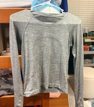 Lululemon Long Sleeve Swiftly Tech thumbnail 1