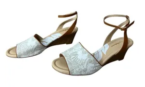Tommy Bahama Ivy Walk Cream‎ Canvas Wedge Sandals 10 Linen Leather Combo Ankle thumbnail 1