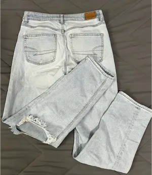 American Eagle Mom Straight Jeans thumbnail 3