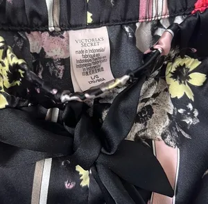 Victoria’s Secret Floral Pajama Bottoms Size Large thumbnail 3