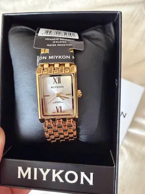 New gold watch with thumbnail 3