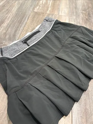 LULULEMON Black & Gray Ruffle Skirt Size 6 thumbnail 5