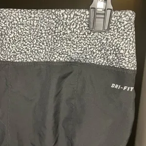 Nike Dri-Fit Women’s Black Athletic Shorts Size S thumbnail 3